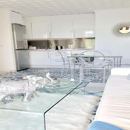 With Private Access Apartment *